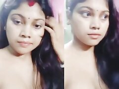 Sexy Boudi Showing Her Boobs New Fucking Video